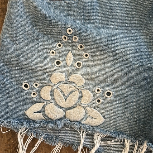Denim Shorts Blank NYC the Barrow embroidered cut off shorts size 28 - Picture 2 of 11